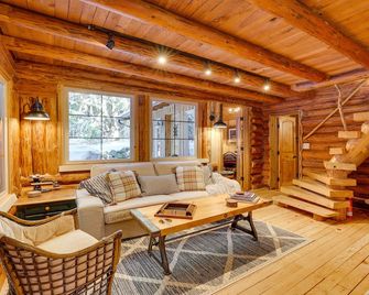 Rustic Sequim Cabin w/ Fire Pit & Forested Views! - Sequim - Living room