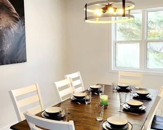 Maison Marius in the heart of Bathurst - Bathurst - Dining room