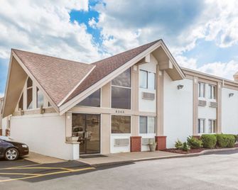 Super 8 by Wyndham Wichita Airport - Wichita - Edificio