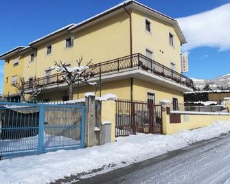 Complesso turistico Aurora - camere B&B - Poggio Picenze - Edificio