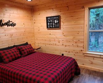 Third Times The Charm - De Queen - Habitación