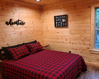Third Times The Charm - De Queen - Slaapkamer
