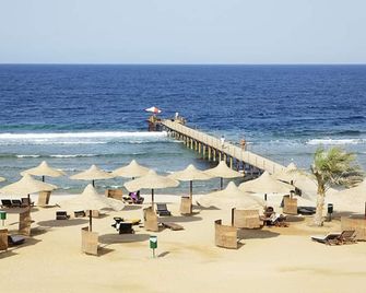 The Three Corners Pensée Beach Resort - al-Qusair - Strand