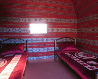 Golden desert camp - Wadi Rum - Bedroom