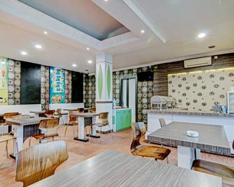 OYO 90697 Hotel Wisata - Dumai - Restaurant