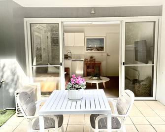 Condo on Bank, quite apartment right in the heart of Port Fairy - Port Fairy - Dining room