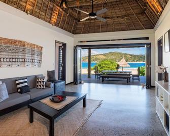 Paradise Cove Resort - Naukacuvu Island - Living room