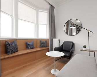 Victorian Hotel - Vancouver - Living room