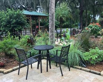 The Crystal Manatee - Crystal River - Patio