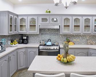 Villa Emunah-Because Every Detail Counts! - Crown Point - Kitchen