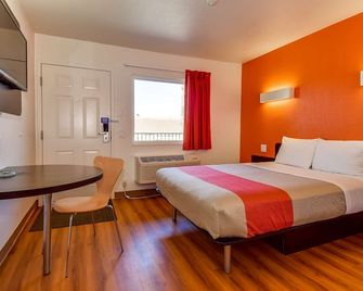 Motel 6-Riverside, Ca - South - Riverside - Bedroom