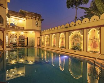 Umaid Bhawan - A Heritage Style Boutique Hotel - Jaipur - Piscina
