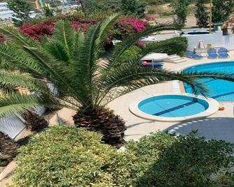 White Palace Studios - Faliraki - Pool