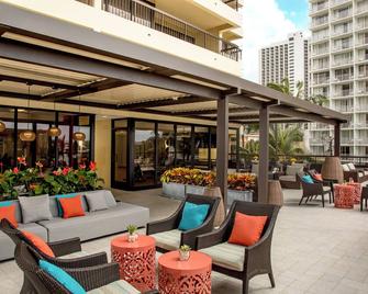 2BOV-3 Aston Waikiki Beach Tower: 2 Br with Ocean Views and Full Kitchen - Honolulu - Patio
