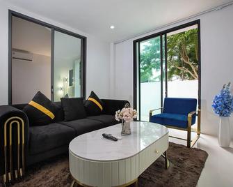 Nariya Bayfront Phuket - Rawai - Sala de estar