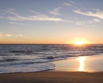 Shore Getaway - 2 Blocks to the Beach 2B/2B - Immaculate - Atlantic City - Beach