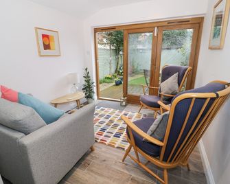 24 College Lane - Stratford-upon-Avon - Living room