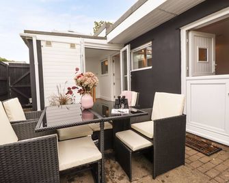 Sleepy Hollow, Pet Friendly, With A Garden In Dover - Dover - Patio