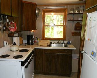 Log Cabin on Little Platte Lake - Bring Your Own Linens - Honor - Cocina