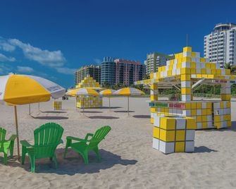 Rock Apartments by Lowkl - Miami Beach