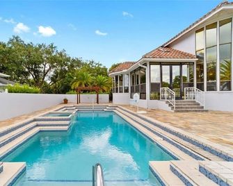 Crystal River Manatee Palace A Waterfront Retreat Heated Pool! - Crystal River - Басейн