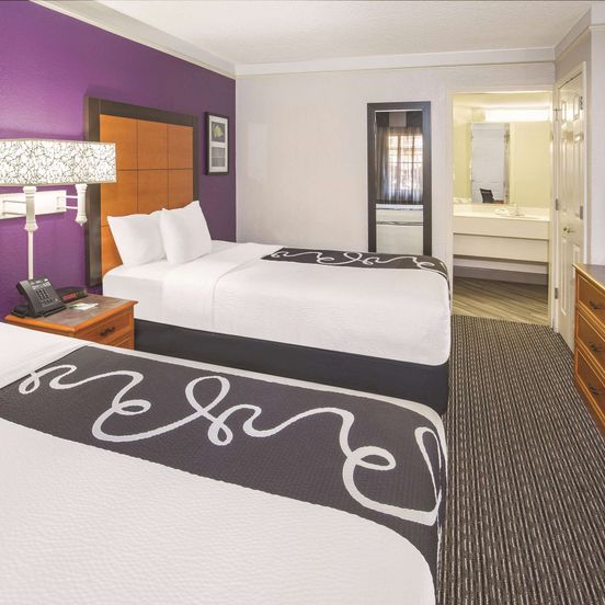 Bedroom view of Howard Johnson by Wyndham Sacramento Downtown