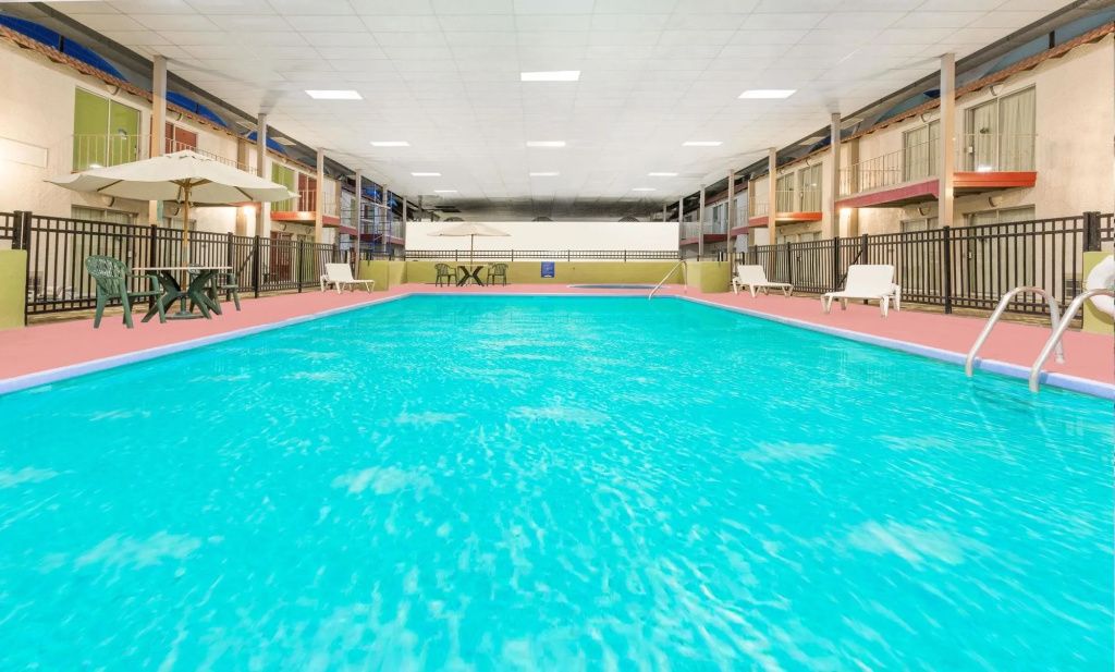 Americas Best Value Inn Scottsbluff - Scottsbluff - Pool