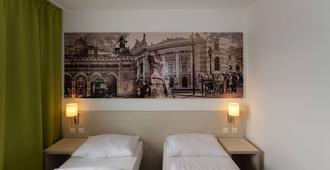Life Hotel - Fischamend - Schlafzimmer