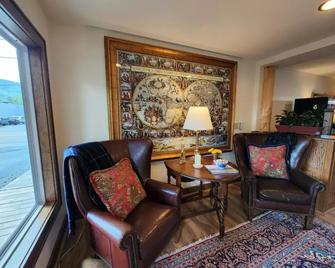 The Inn at Shady Lawn - Newland