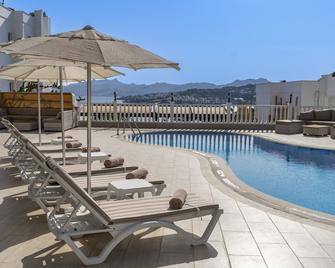 Queen Boutique Hotel - Bitez - Bazén