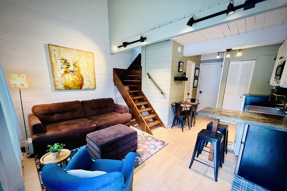 Cozy 2 bed Cabin - Best location in Davis, Thomas, and Canaan! Cold AC - Davis - Sala de estar
