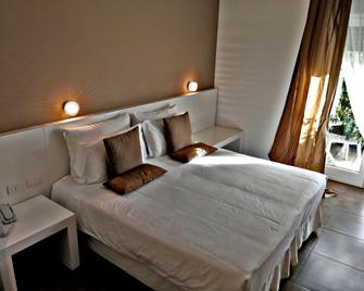 Light Guest House - Reggio Calabria - Schlafzimmer