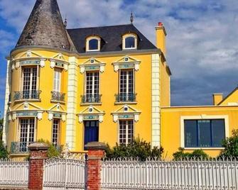 Diva Beach, family home with sea view, pool and jacuzzi - Regnéville-sur-Mer - Edificio
