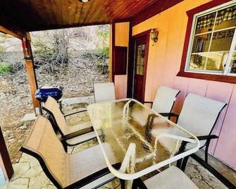Stay in Yosemite-Cozy Bear North-Sleeps 5 - Yosemite West