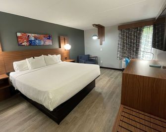 La Quinta Inn & Suites by Wyndham Fayetteville I-95 - Fayetteville - Slaapkamer