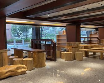 Weifeng Boutique Business Hotel - Pingtung City