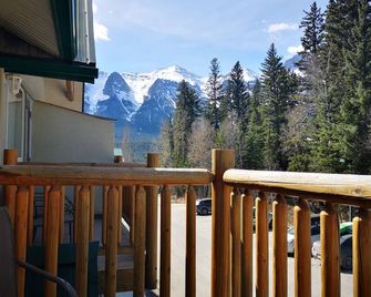 Welcome to Banff, 2 Bedroom & 2 Bathroom townhouse - Harvie Heights - Balcony