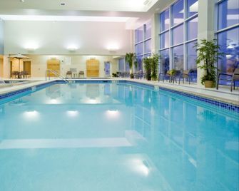 Holiday Inn Express & Suites Mankato East By IHG - Mankato - Pool