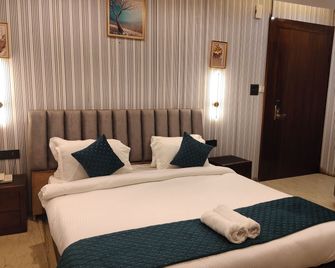 Cottages & Cafe - Garjia