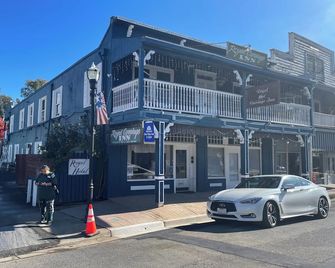 Americas Best Value Inn & Suites Royal Carriage - Jamestown - Edificio
