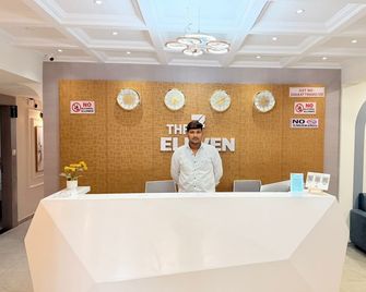 The 7 elevan hotel - Sānand - Front desk