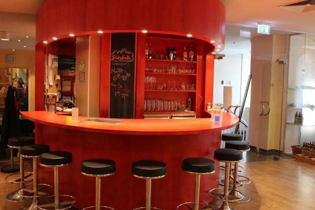 Vienna House Easy by Wyndham Rostock - Rostock - Bar