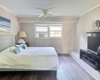 Serene Landing Place near Downtown Cary - Cary - Bedroom