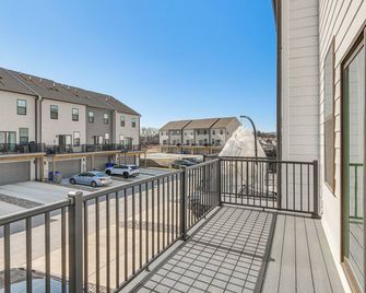 2 Mi to Dtwn Frederick: Updated Townhome - Frederick - Balcony