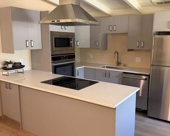 Renovated & reclaimed cozy downtown Davis house - Davis - Küche
