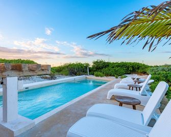 Cozy beachfront apartment with ocean views, pool and balcony - Telchac Puerto - Pool