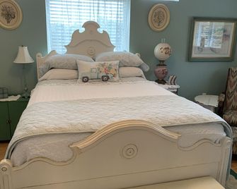 Renovated 1920's Barn Cottage - Upper Black Eddy - Bedroom