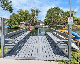 Waterfront w access to the Weeki Wachee River & Gulf of Mexico - Dog Friendly! - Spring Hill
