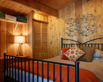 Rustic Lakefront Cabin with Bonus 'Tree House' - A Place to Unwind - Port Angeles - Bedroom