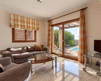 Aphrodite Hills Rentals - Junior Villas - Kouklia - Living room
